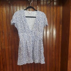 CHELSEA 28 Blue and White Floral Romper Size Medium